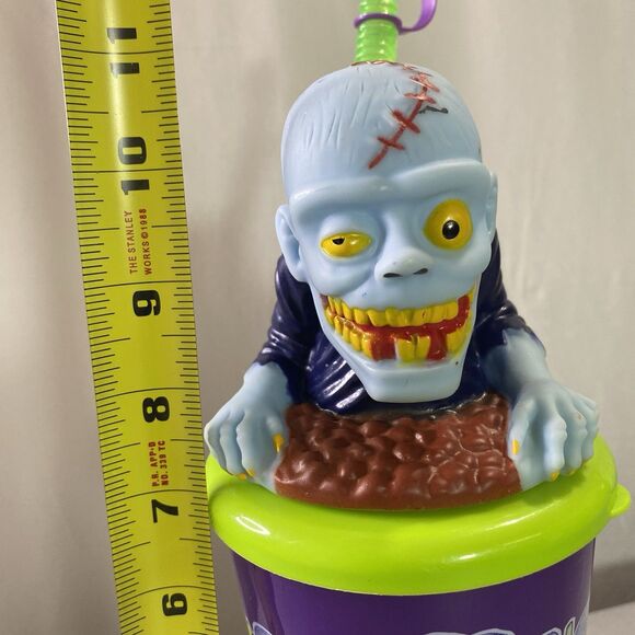 BERK Zombieville Plastic Drinking Cup Halloween 3D Zombie Topper Straw 32 Oz - Picture 7 of 7